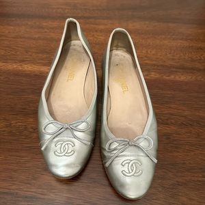 Chanel size 38 silver ballet flats